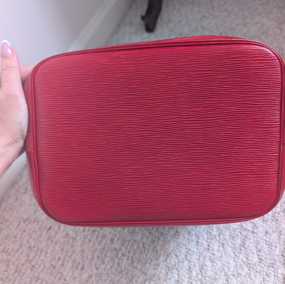 Louis Vuitton Red  Epi Noe Bucket Bag - Picture 16 of 16